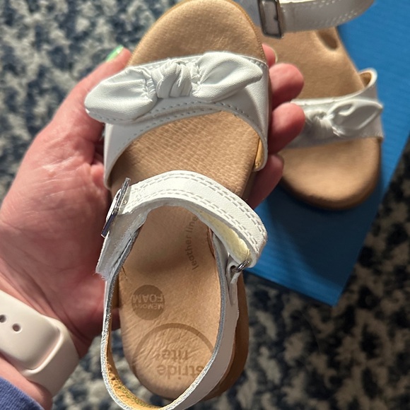 Stride Rite White Bow Strap Girls' Sandals - Picture 5 of 6